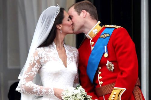 William-kate-kiss-balcony