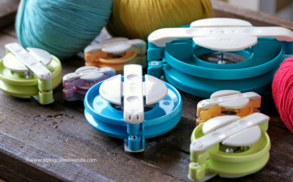 Clover pom pom makers