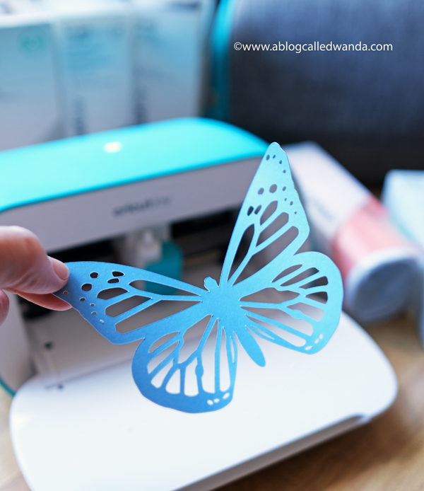 Cricut Joy Machine and accessories. Reviews and tips to use Cricut Joy Machine. Wanda Guess