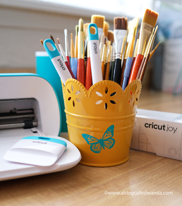 Cricut Joy Machine and accessories. Reviews and tips to use Cricut Joy Machine. Wanda Guess Cricut in the craft room