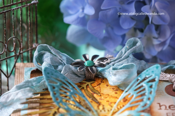 Tim Holtz, Sizzix, Ideaology, Stampers Anonymous, Speckled Egg Distress Ink, TIm Holtz Techniques. Butterfly card. Butterfly dies, Tropical Thinlets, Glorious Bouquet stamps. Distress Ink vintage card. Wanda Guess