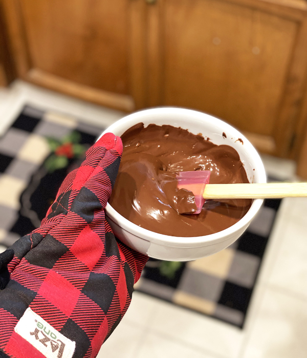 Peppermint Bark Recipe. How to make peppermint bark and christmas treats. wanda guess