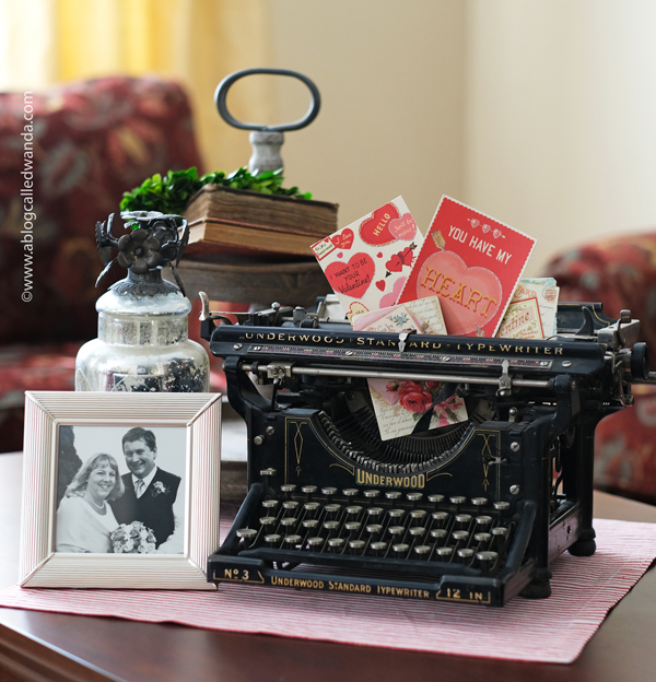 underwood typewriter, home decor, typewriter and flowers, valentine day decor, decor ideas, vintage style, styling your home, wanda guess, vintage valentine