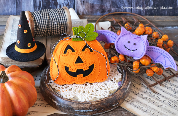 felt ideas, felt projects, felt crafting, felt plush, felt halloween, halloween projects, halloween crafts, diy halloween, halloween party, felties, Poshta design, felt jack o lantern, felt witch hat, felt bat, wanda guess, a blog called wanda