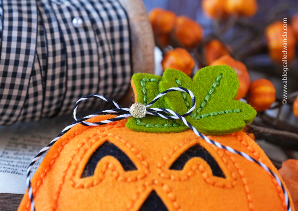 felt ideas, felt projects, felt crafting, felt plush, felt halloween, halloween projects, halloween crafts, diy halloween, halloween party, felties, Poshta design, felt jack o lantern, felt witch hat, felt bat, wanda guess, a blog called wanda