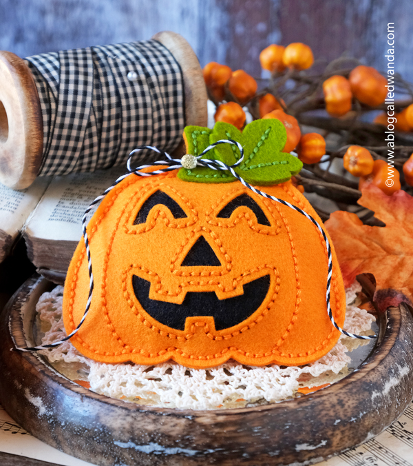 felt ideas, felt projects, felt crafting, felt plush, felt halloween, halloween projects, halloween crafts, diy halloween, halloween party, felties, Poshta design, felt jack o lantern, felt witch hat, felt bat, wanda guess, a blog called wanda