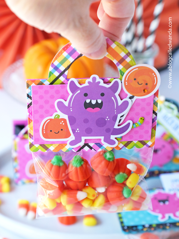 halloween, halloween crafts, halloween party ideas, halloween cards, pixi dust designs, treat box, die cutting, diy halloween, cute halloween, candy treats, scrapbooking, wanda guess, a blog called wanda