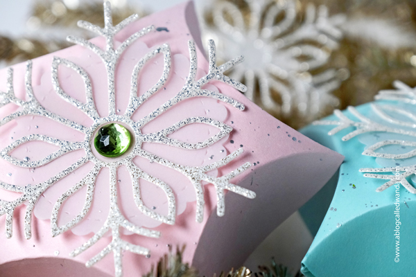 the stamp market pillow box star, the stamp market snowflakes, treat box ideas, christmas, winter, holiday, make your own favors, place settings, diy christmas, favor box, star box, die cutting ideas, wanda guess, a blog called wanda