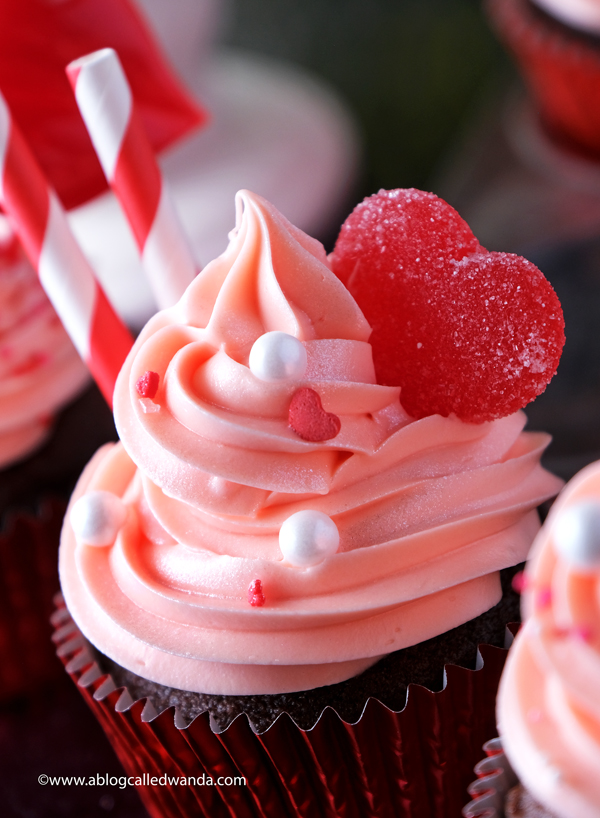 cupcakes, cupcake ideas, valentine's day treats, valentine cupcakes, betty crocker cupcakes, buttercream frosting, pink cupcakes, chocolate, homemade treats, easy desserts, party ideas, party favors, valentine party ideas, wanda guess, a blog called wanda