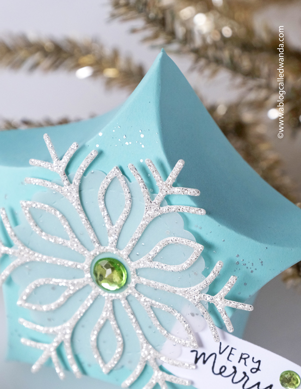 the stamp market pillow box star, the stamp market snowflakes, treat box ideas, christmas, winter, holiday, make your own favors, place settings, diy christmas, favor box, star box, die cutting ideas, wanda guess, a blog called wanda