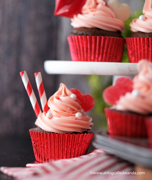 cupcakes, cupcake ideas, valentine's day treats, valentine cupcakes, betty crocker cupcakes, buttercream frosting, pink cupcakes, chocolate, homemade treats, easy desserts, party ideas, party favors, valentine party ideas, wanda guess, a blog called wanda