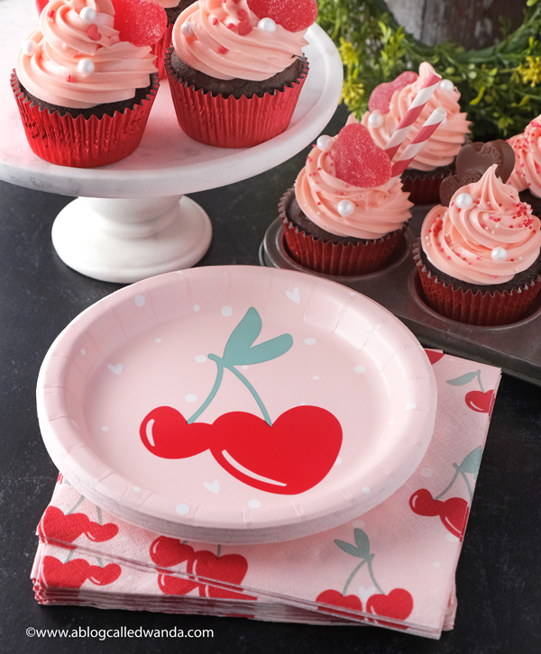 cupcakes, cupcake ideas, valentine's day treats, valentine cupcakes, betty crocker cupcakes, buttercream frosting, pink cupcakes, chocolate, homemade treats, easy desserts, party ideas, party favors, valentine party ideas, wanda guess, a blog called wanda