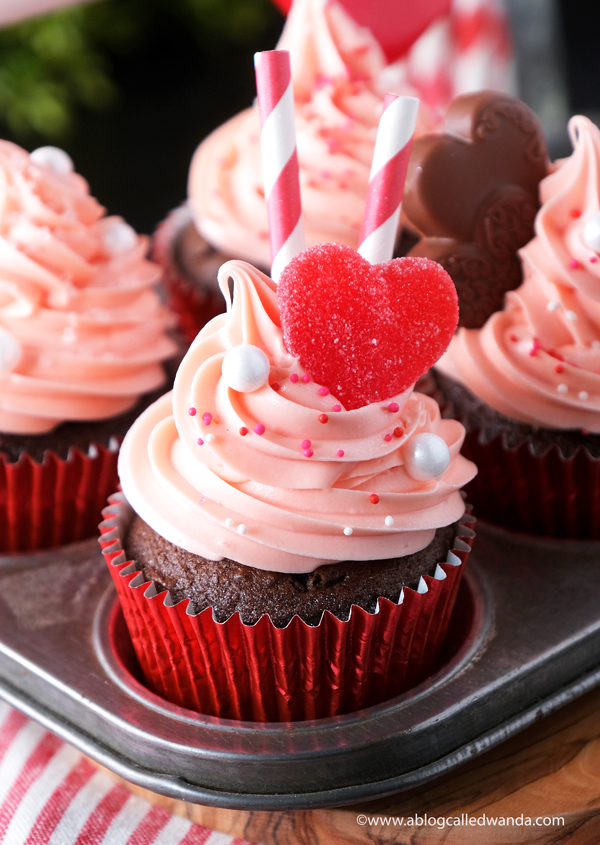 cupcakes, cupcake ideas, valentine's day treats, valentine cupcakes, betty crocker cupcakes, buttercream frosting, pink cupcakes, chocolate, homemade treats, easy desserts, party ideas, party favors, valentine party ideas, wanda guess, a blog called wanda
