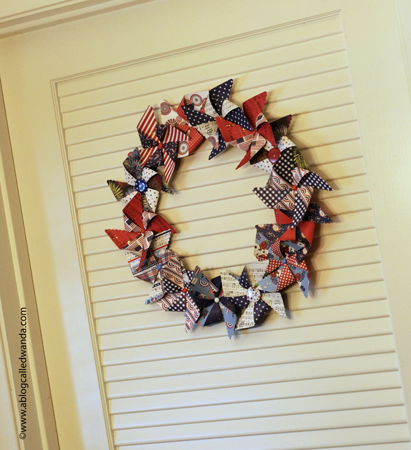 pretty pink posh, pretty pink posh pinwheels, 3d pinwheels, wreath, paper wreath, pinwheel wreath, 4th of july, americana, home decor, usa decorations, wanda guess, a blog called wanda