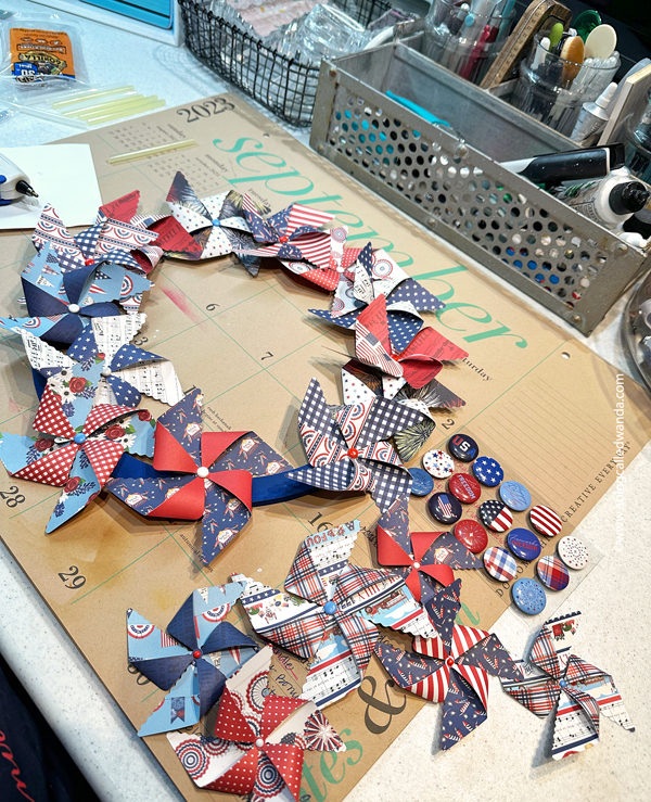 pretty pink posh, pretty pink posh pinwheels, 3d pinwheels, wreath, paper wreath, pinwheel wreath, 4th of july, americana, home decor, usa decorations, wanda guess, a blog called wanda